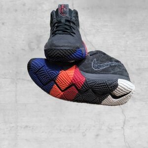 Nike Kyrie 4 "Fearless" Black Trainers Size 11 Years- 18